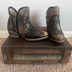 Circle G Two-Tone Distressed Black and Brown Ankle Boots